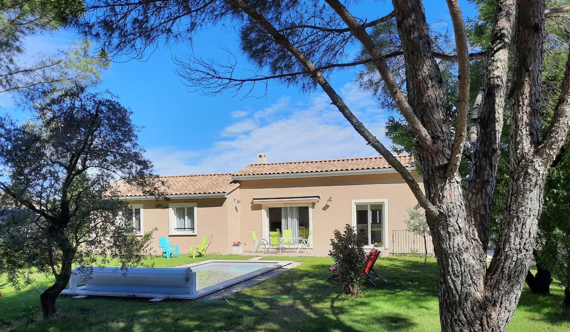 A Pretty Family House Located In A Tranquil Area With A Pretty View Of The Luberon Range. Villa Les Taillades Exterior photo